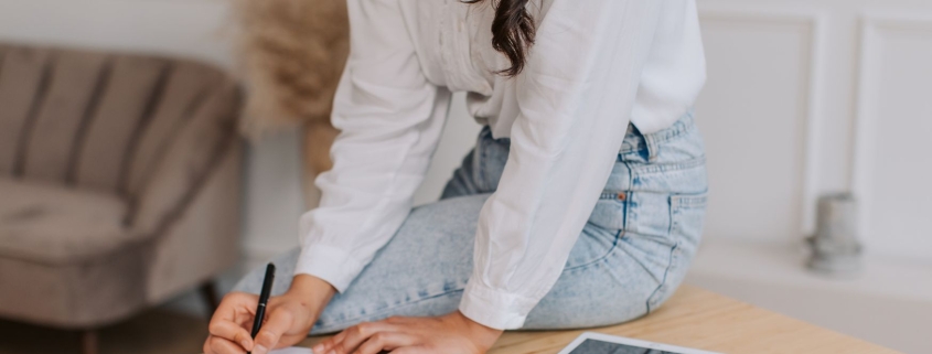 mempertimbangkan budget